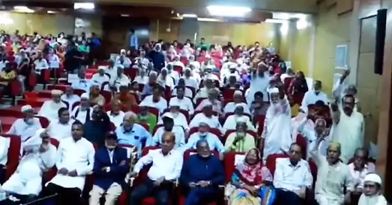 সংবর্ধনা অনুষ্ঠানে হট্টগোল